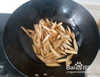 制作酸脆藕心菜