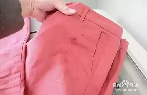 不用水洗呢大衣,巧去霉绩