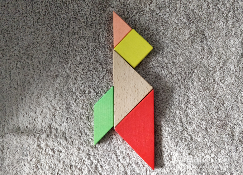 用七巧板怎样拼一只抬头鸣叫的企鹅?