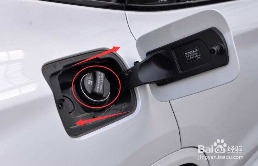宝马x3油箱盖怎么打开