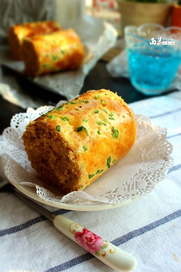 葱香肉松面包卷