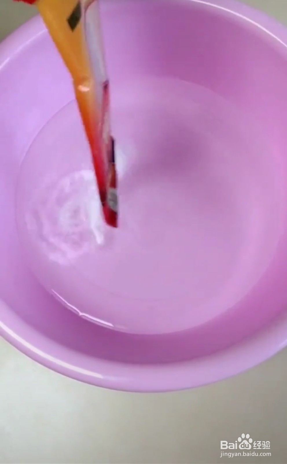 怎么样清洗发黄的白衣服？