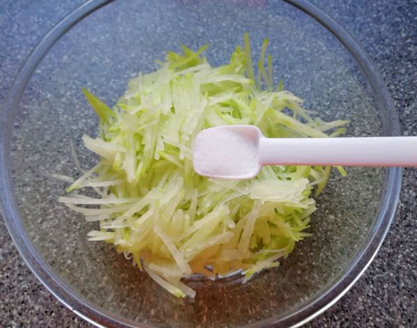 萝卜虾皮鸡蛋饼