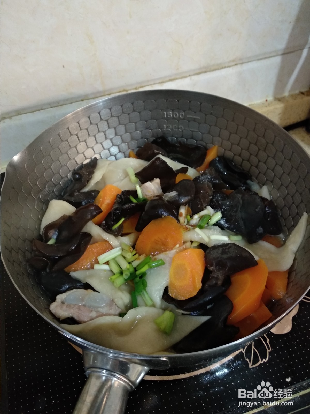 胡萝卜木耳骨头面片汤