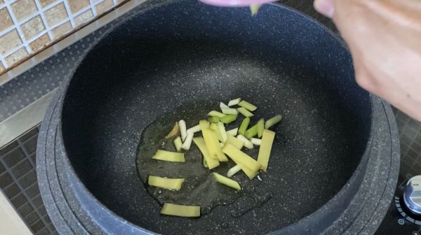 浓汤白菜炖粉条
