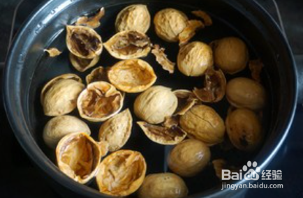 核桃壳煮鸡蛋的简单做法
