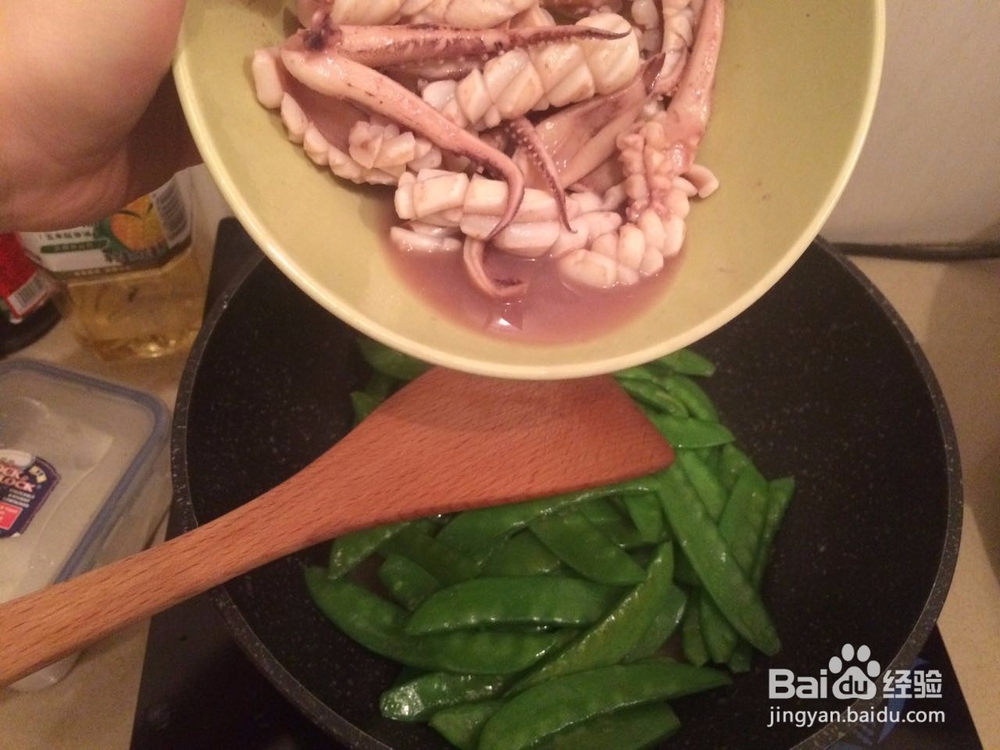 荷兰豆炒鲜鱿鱼的家常做法