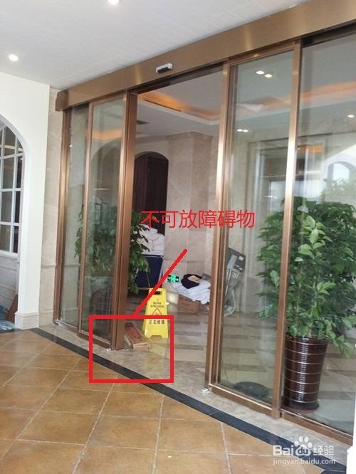 如何安全使用自动感应门