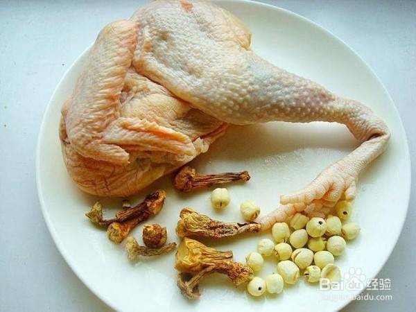 莲子姬松茸炖鸡的制作方法