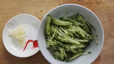 怎样做一道爽口开胃的凉拌蕨根粉？