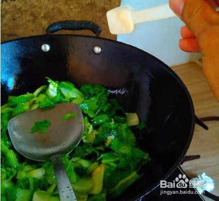 如何把白菜炒出来吃？