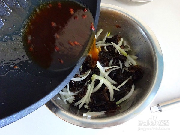 捞汁木耳的种方法