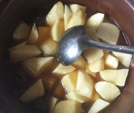 土猪肉炖土豆的做法