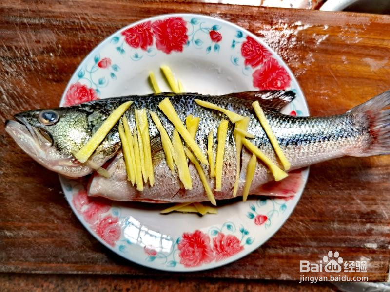 家常清蒸鲈鱼的做法