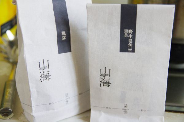 桃胶皂米红枣羹