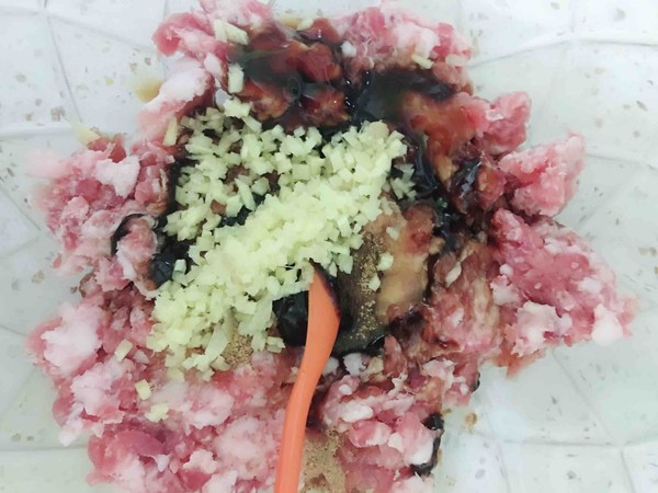 韭黄水饺的做法