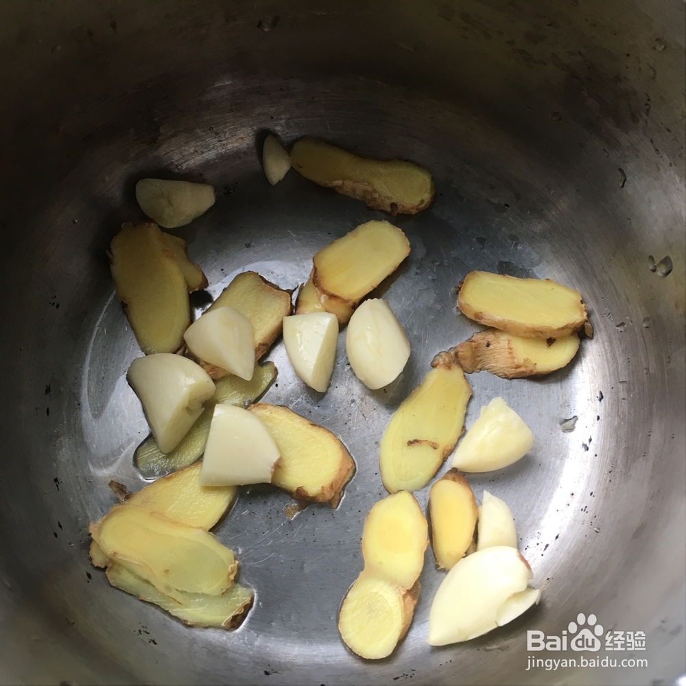 教你简单的做鹌鹑蛋卤水鸡翅!