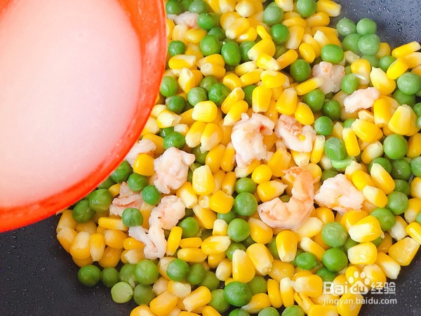 玉米豌豆炒虾仁的做法