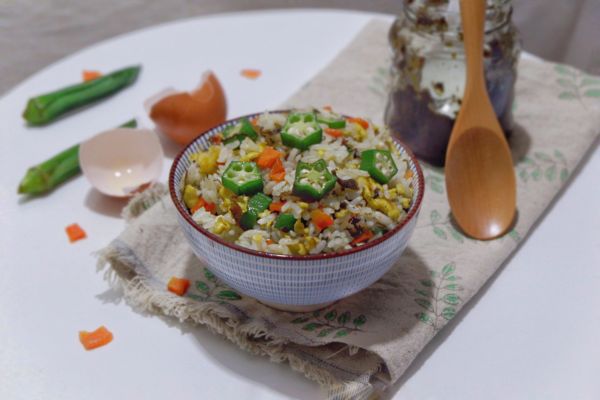 橄榄秋葵蛋炒饭