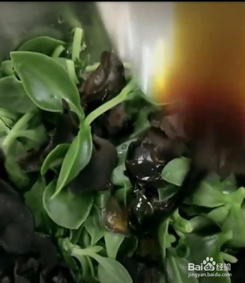 花生米不耳穿心莲做法