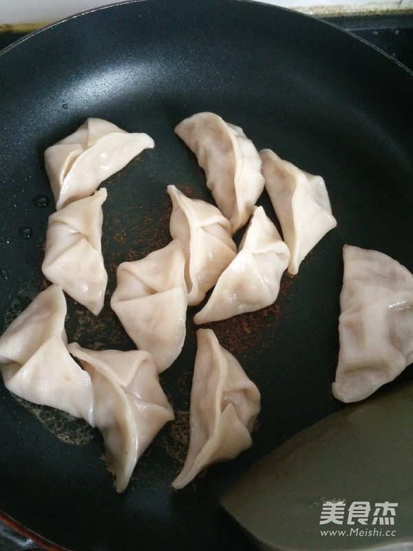 香菇娃娃菜煎饺