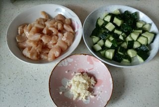 黄瓜炒鸡丁的做法