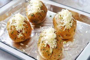 蒜香芝士烤土豆的做法