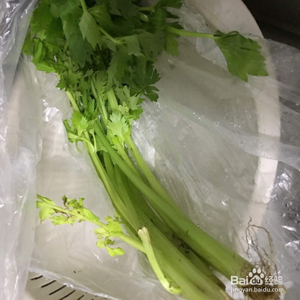 家常菜之肉炒香芹的个人做法