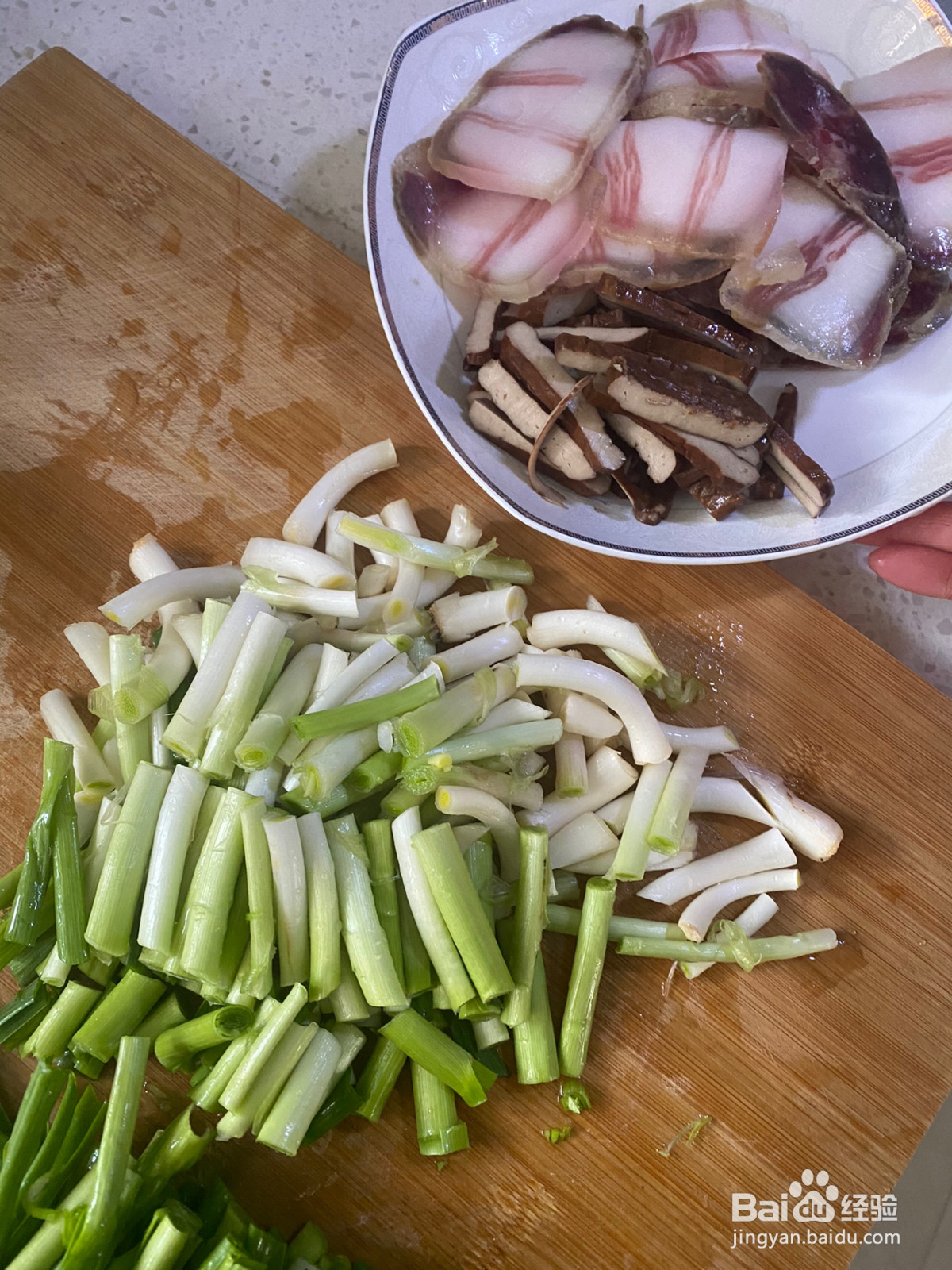 腊肉炒大蒜的做法