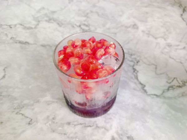 葡萄石榴气泡水