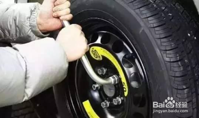 车辆如何更换备胎