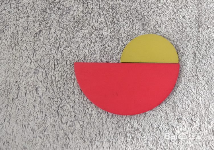 用蒙氏积木怎样拼一只站着扇翅膀的鸟儿？