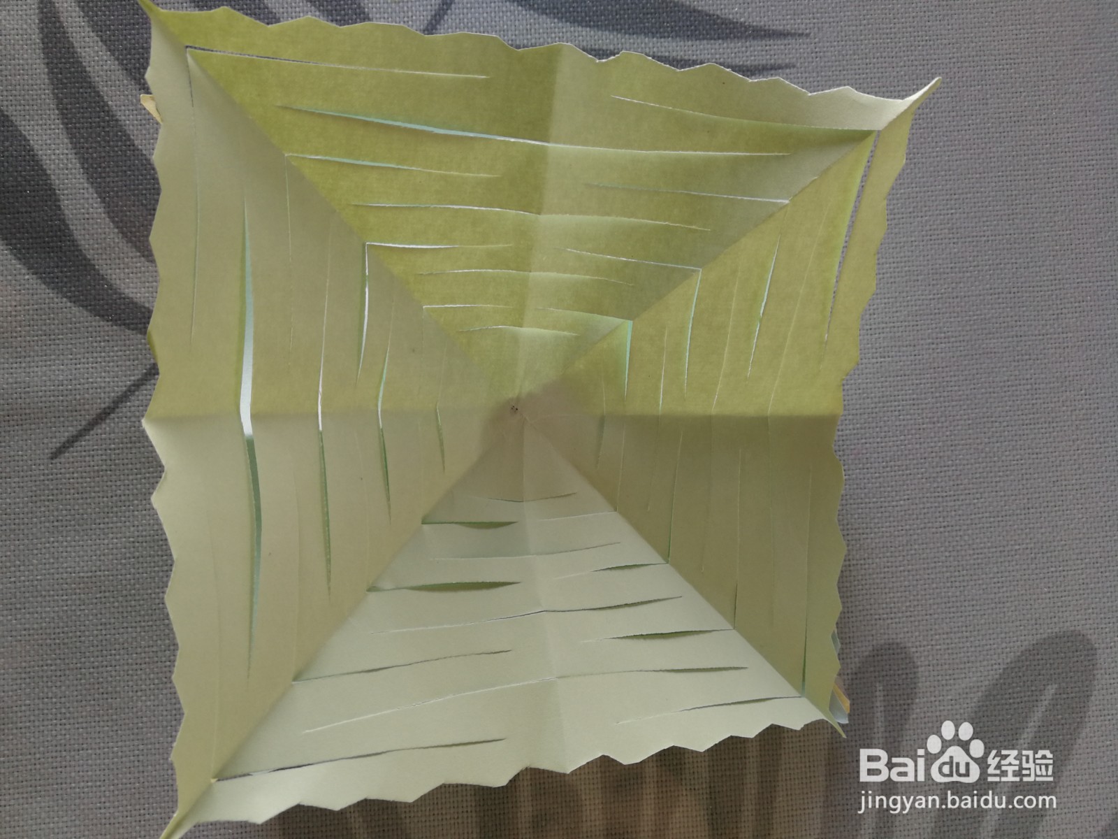 漂亮的彩纸拉花