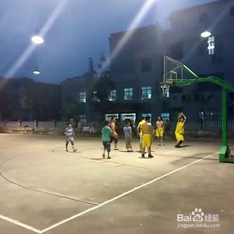 打篮球怎么避免崴脚