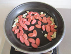 香肠炒千叶豆腐