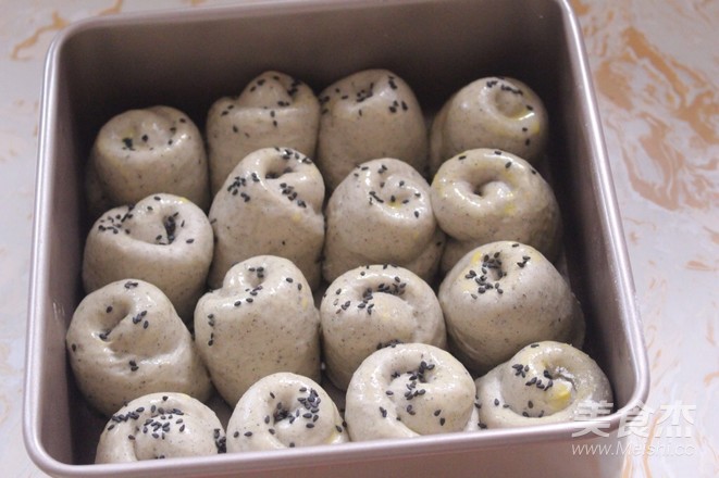 蜂蜜黑芝麻面包