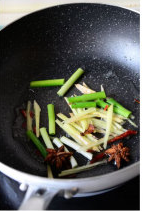 海带花生烧猪蹄