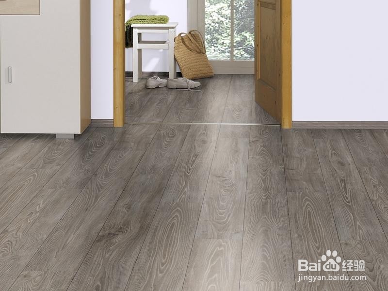 装修后地板上的白灰怎么去除