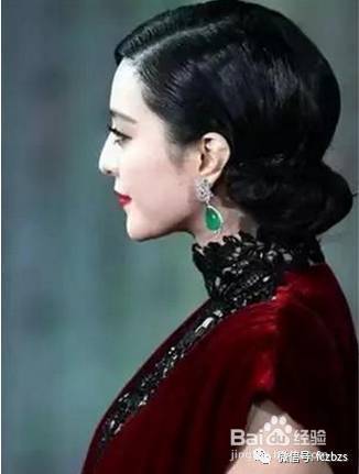 女乒冠军王楠盛装出席活动,翡翠成为红毯必备神器