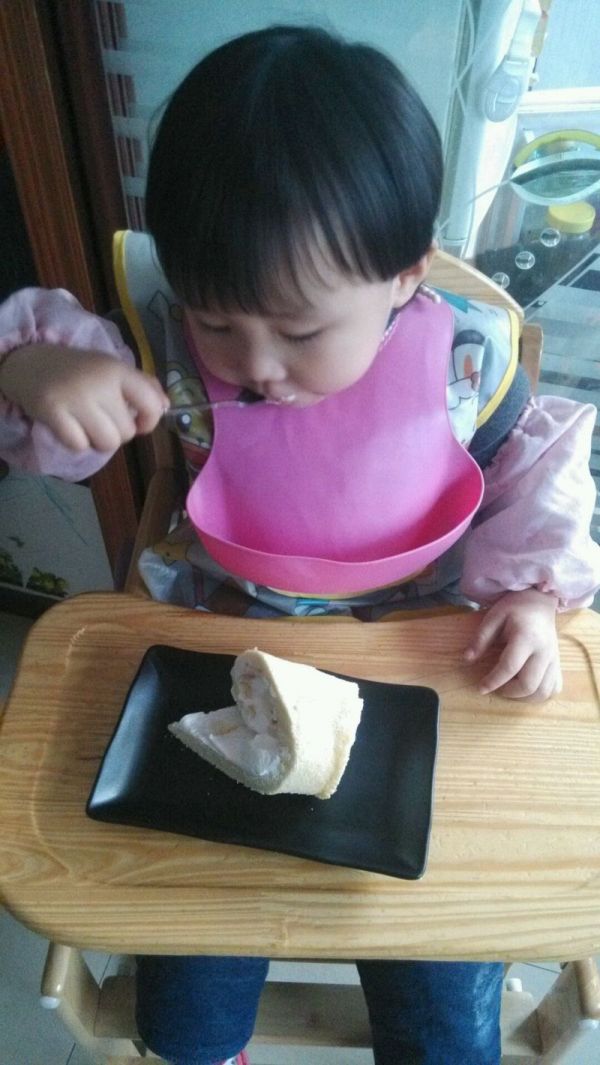 戚风奶油蛋糕卷