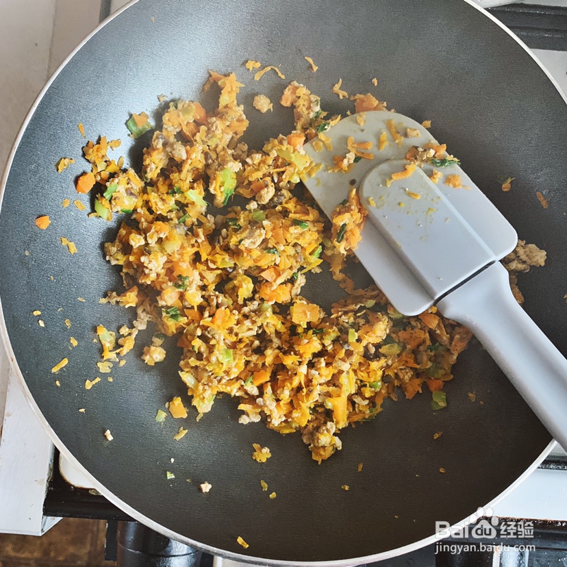 营养丰富的牛肉虾皮蘑菇饭团
