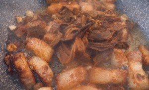 教你怎么做五花肉炒牛肝菌