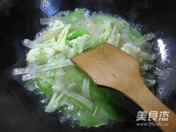 花菜粉皮煮莴笋