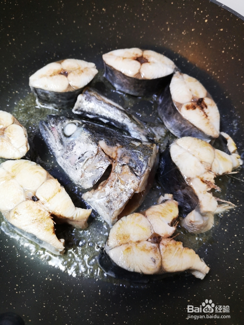 一个人做蒜苔鲅鱼