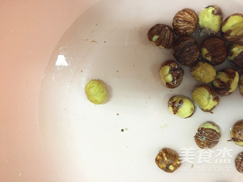 栗子烧鸡翅的做法