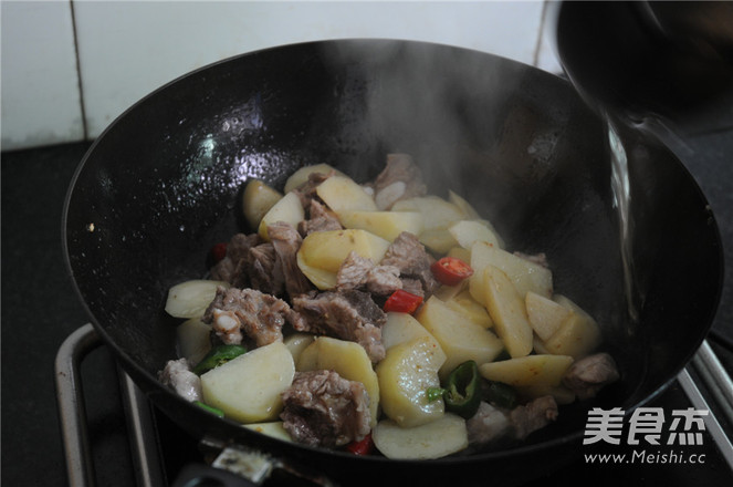 香辣土豆烧排骨