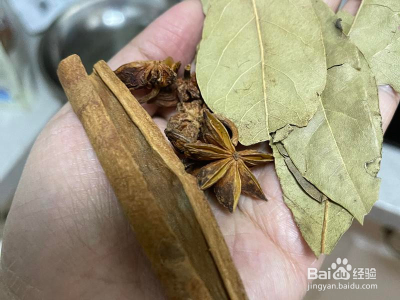 啤酒伴侣卤鸡爪的做法