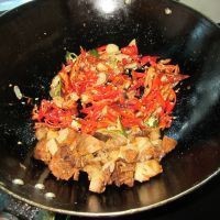 爆炒腊鸡的做法