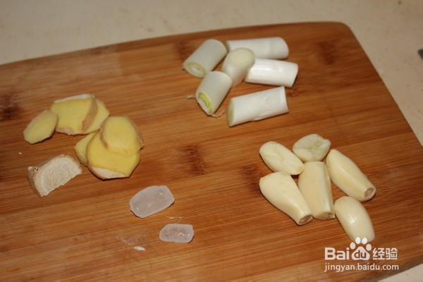 蘑菇炖兔腿的做法