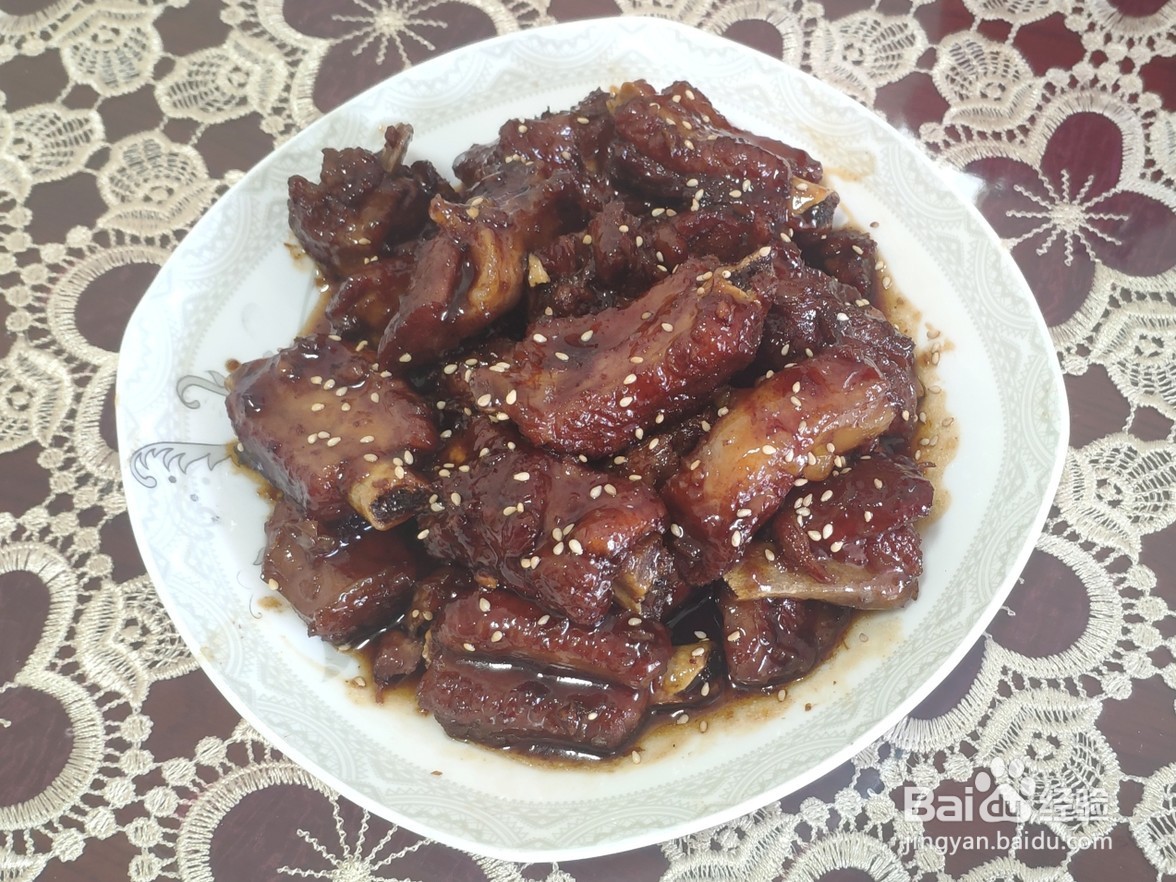 如何制作糖醋排骨？
